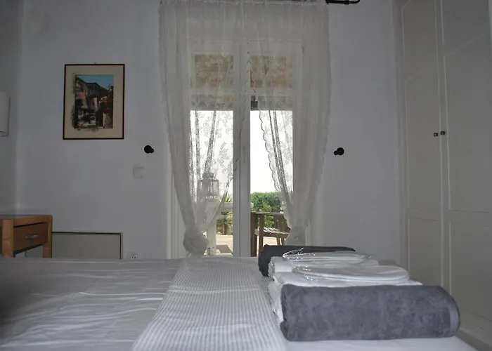 Blue Island Maisonette With Sharing Pool