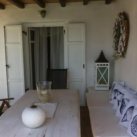 Blue Island Maisonette With Sharing Pool *