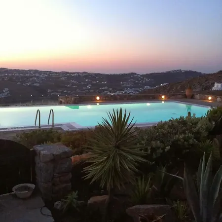 Blue Island Maisonette With Sharing Pool