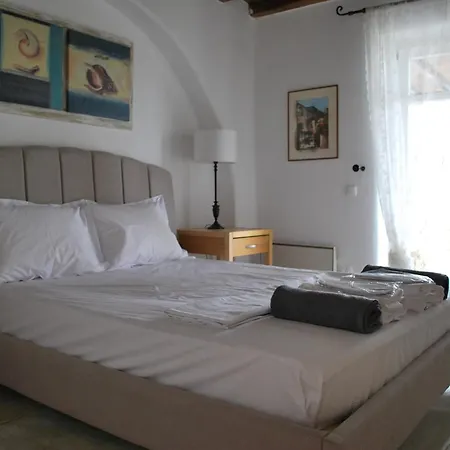 Blue Island Maisonette With Sharing Pool