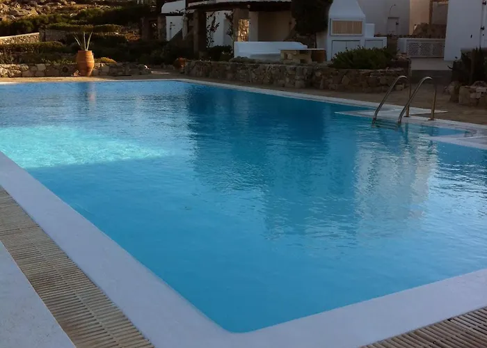 Blue Island Maisonette With Sharing Pool